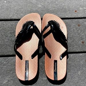 Upanema flip flops